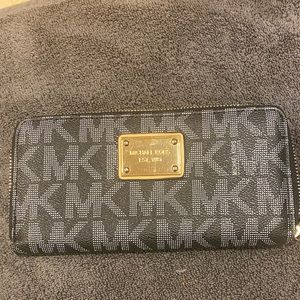 Michael Kors zip wallet